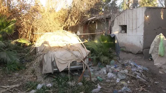 Un barrio entero ya no sabe qué hacer con una anciana que insulta todo el día