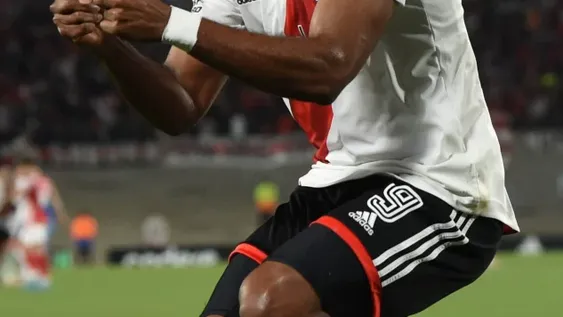 River visita a un Vélez repleto de urgencias