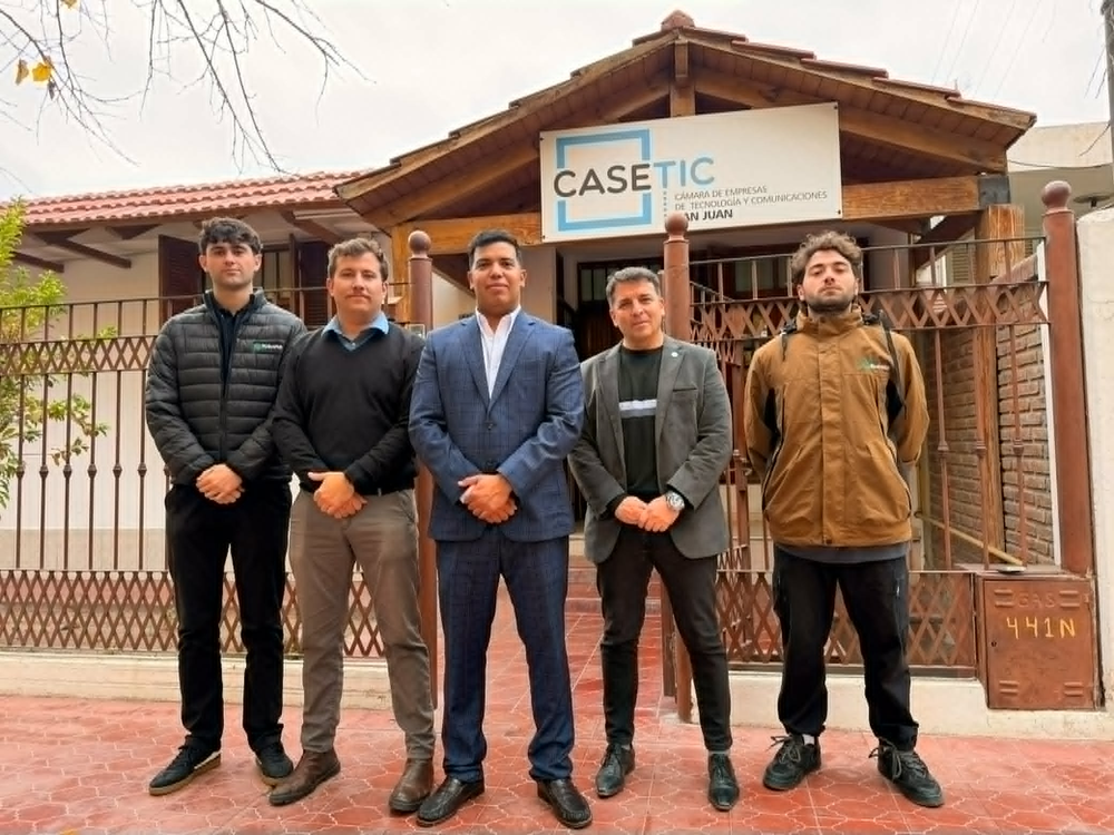 Cristian González (centro), presidente de CASETIC, junto a socios de la Cámara: De izq. a der. Matías Estrada, Juan Cruz González Sevilla, Marcelo Cuenca y Miled Achem