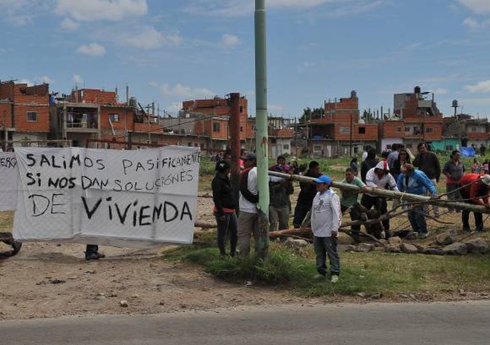 Un muerto en la toma de un predio porteño