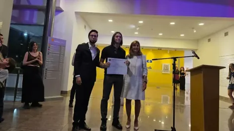 Burka, Primer premio adquisición, junto a Emanuel Díaz Ruiz, del MPBA Franklin Rawson; y Laura Adámoli, de Fundación Banco San Juan