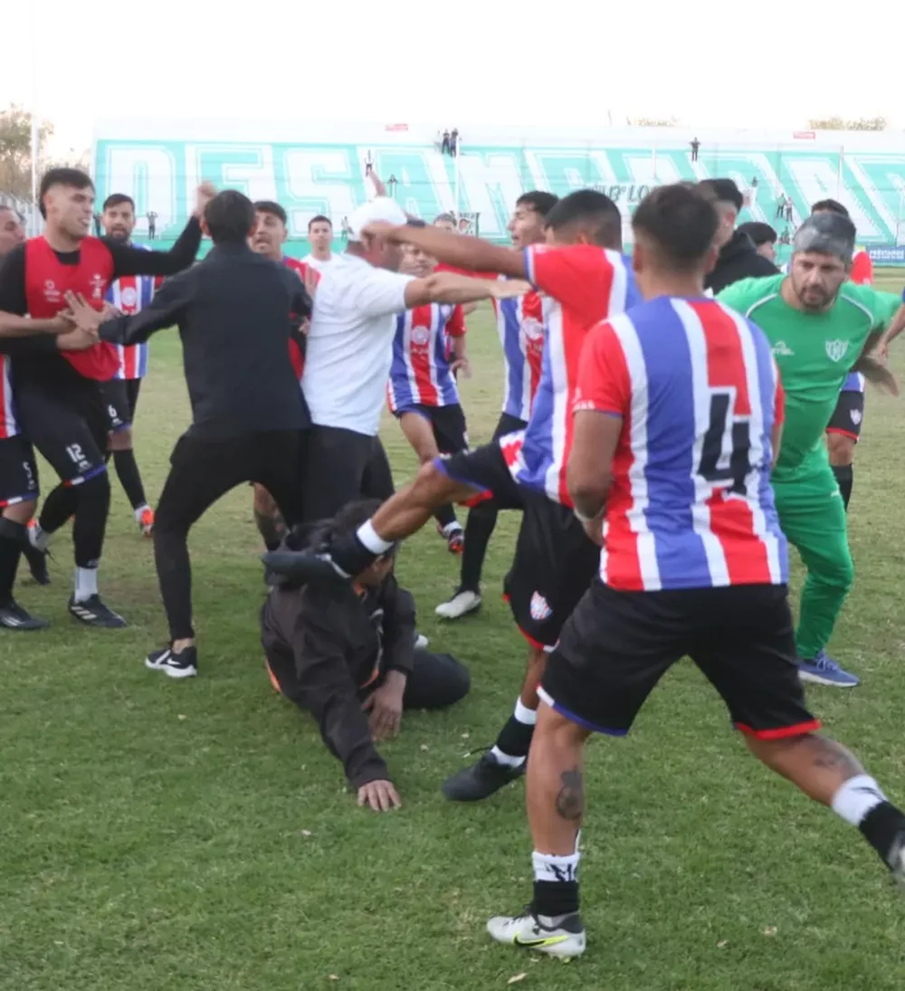 PAPELÓN. Peñarol estalló con incidentes con la seguridad de Desamparados.