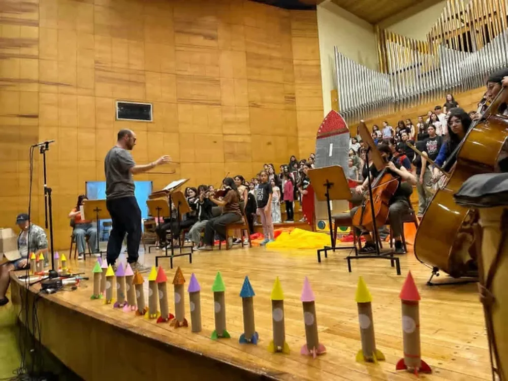 Como cada año, los coros de niños de la UNSJ -comandados por Jorge Fuentes- ofrecen una propuesta creativa, dinámica y colorida