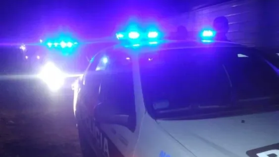 Perdió el control de su camioneta y cayó a un barranco