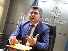 Orrego viaja Canadá para negociar las regalías con Vicuña. Orrego viaja Canadá para negociar las regalías con Vicuña.