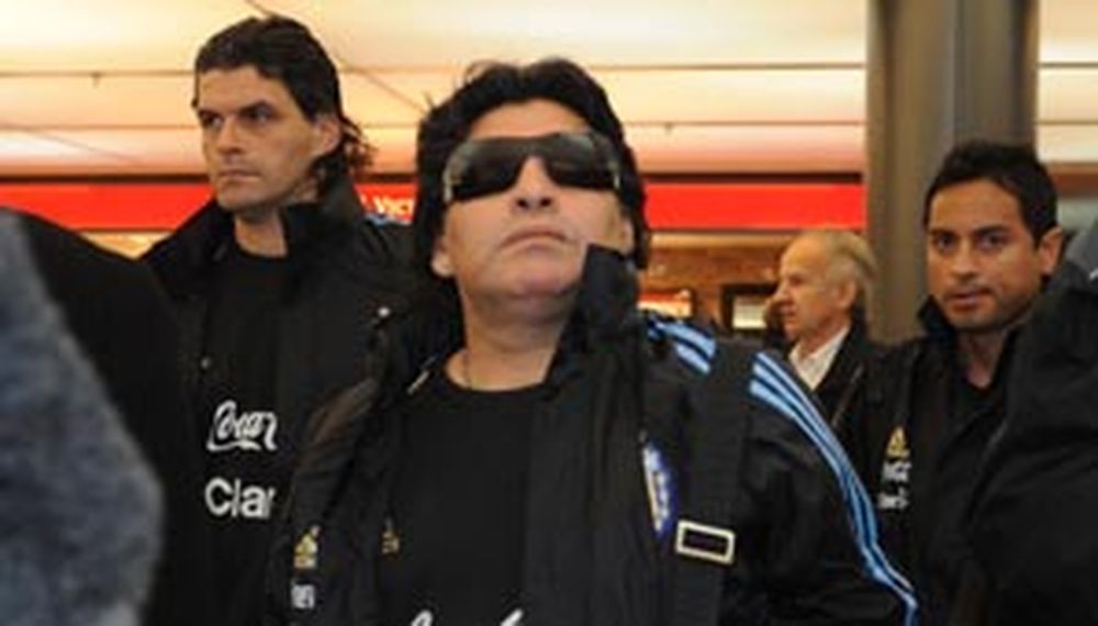 Suspensión y multa a Maradona