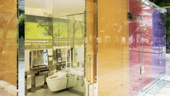 El sorprendente éxito de los baños transparentes de Tokio