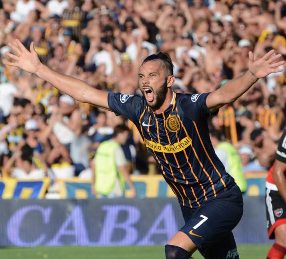 Larrondo, cerca de River