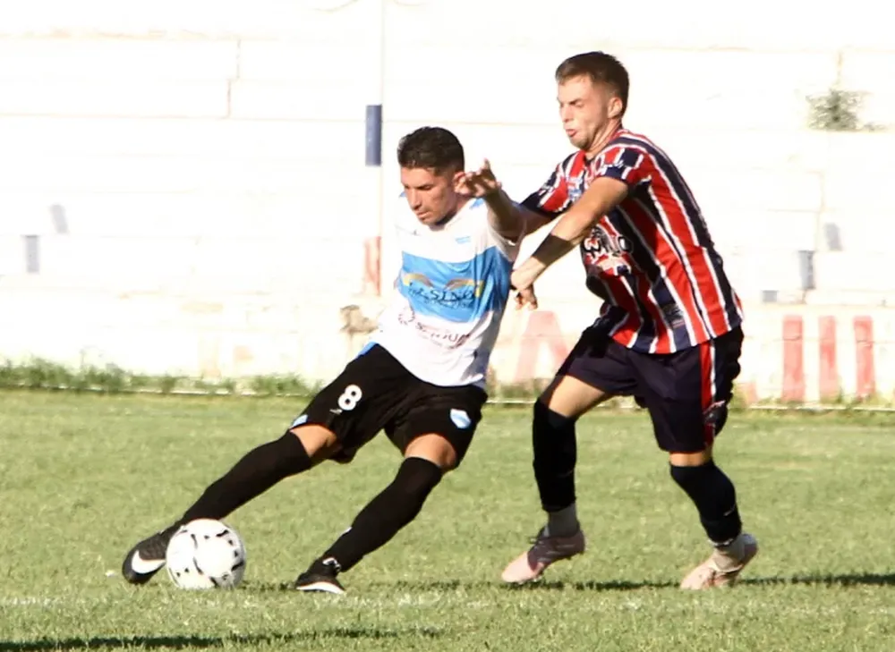 El Bohemio goleó y se trepó arriba