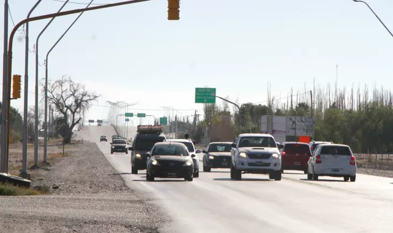 EN OBRA. En la actualidad la Ruta 40 sur se encuentra con desvíos y áreas sin pavimentar debido a los trabajos que estaban en proceso.