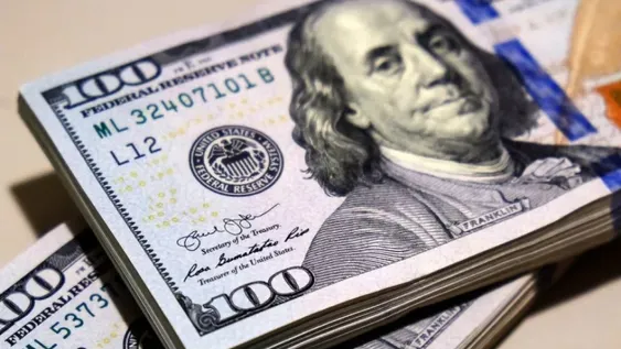 El dólar blue saltó $10, llegó a los $745 en la city porteña y en San Juan se negoció en $765