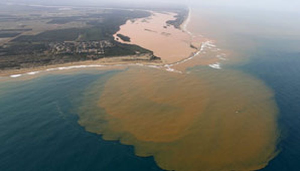 El alud de barro minero en Brasil ya llegó al mar