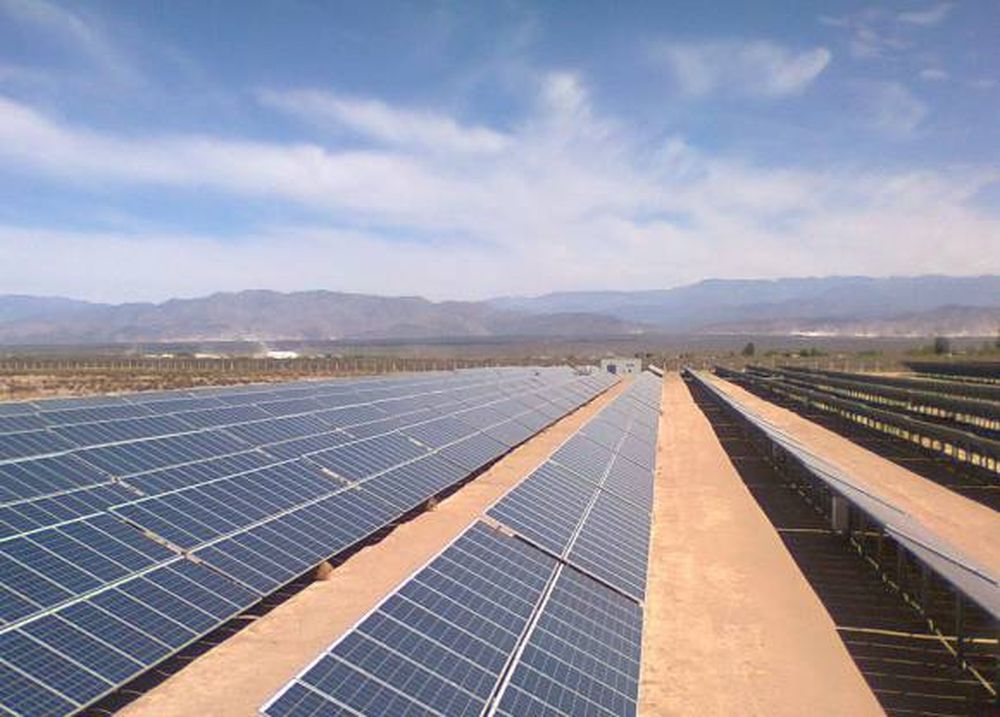 Dos plantas produciendo y  la fábrica solar en camino