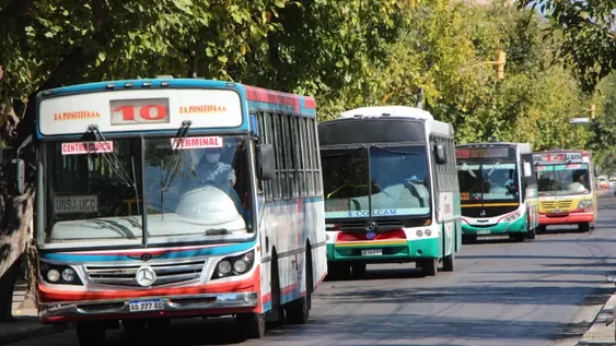 Los empresarios de colectivos reciben 240 millones en subsidios por mes