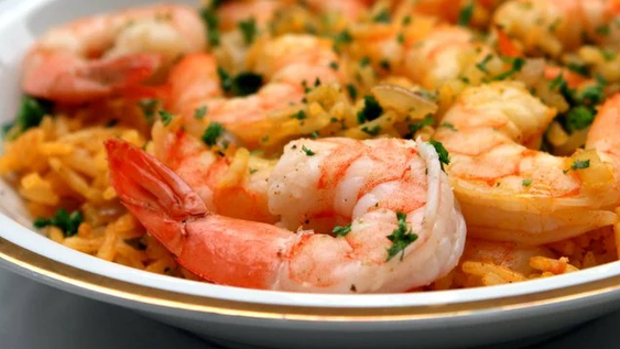 Un mozo mostró cómo un cliente le devolvió un plato y sorprendió a todos