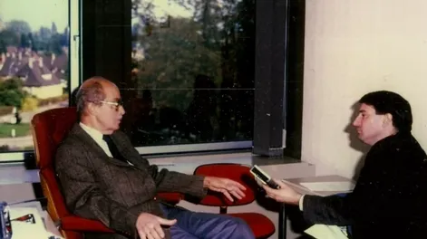 Entrevista de Luis E. Meglioli con el archiduque Otto de Habsburgo en su despacho de diputado por Alemania del Parlamento Europeo de Estrasburgo, Francia.