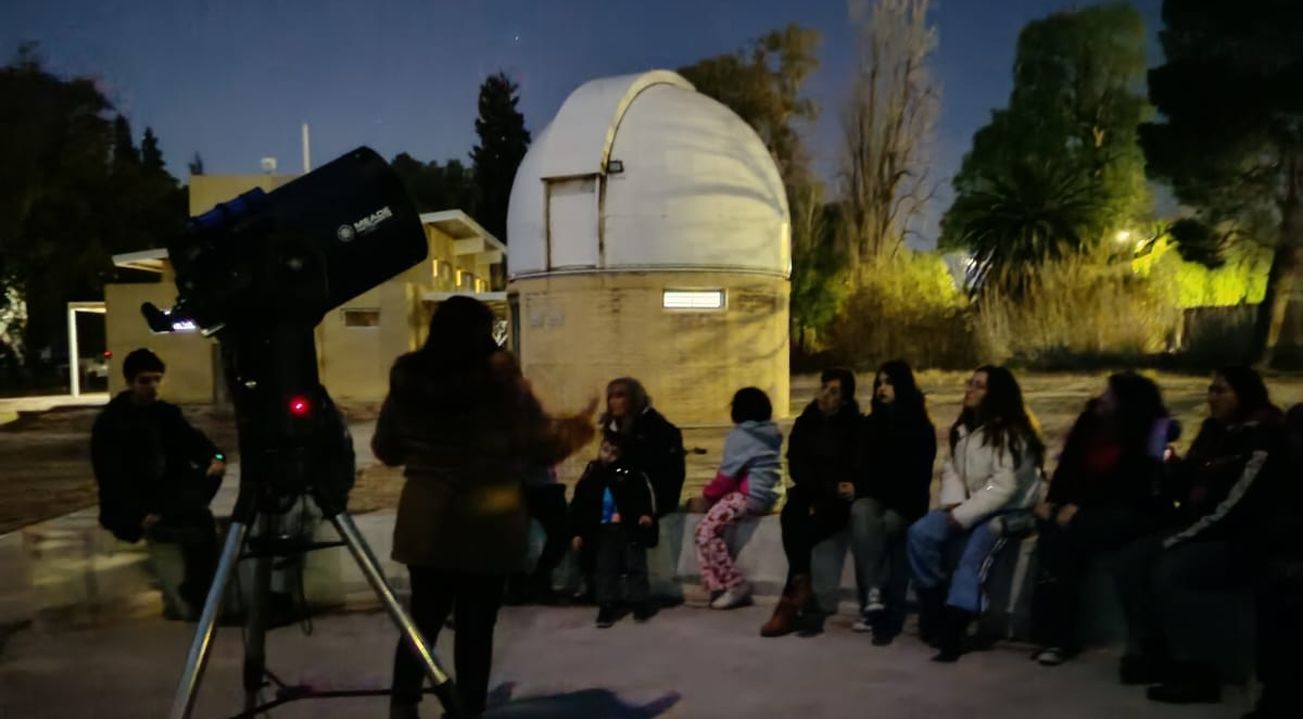 El OAFA estrenará un nuevo y avanzado sistema de iluminación que disminuye la contaminación lumínica del cielo. El OAFA estrenará un nuevo y avanzado sistema de iluminación que disminuye la contaminación lumínica del cielo.