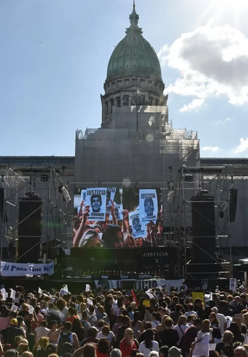 Multitudinaria y emotiva marcha a un mes del asesinato de Fernando Báez