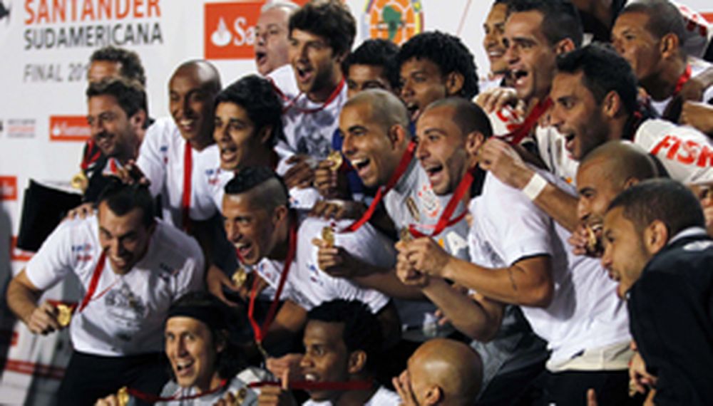 Corinthians se impuso en la Recopa
