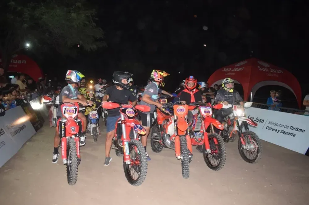 Largada. El viernes, San Agustín se vistió de fiesta para recibir a las motos que fueron protagonistas del Safari.