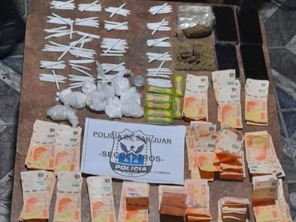 Buscaban herramientas robadas y se toparon con 1.250 porros, cocaína y dinero