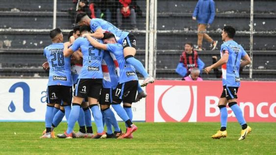 Francisco Álvarez fue titular en la gran victoria de Patronato frente a Independiente