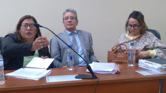 MARÍA ROMINA PELLICE (derecha) siempre argumentó que fue necesario sacarle tantos dientes al menor por el complicado cuadro de salud que presentaba.