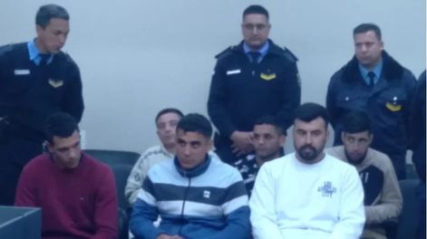 A los seis detenidos por el brutal ataque al comerciante, les atribuyen tentativa de homicidio agravado.