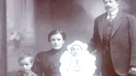 Originarios. El inmigrante español que construyó la casona en 1930, Angel Maldonado Fernández, su esposa Amparo Suárez Rodríguez, y sus dos primeros hijos.