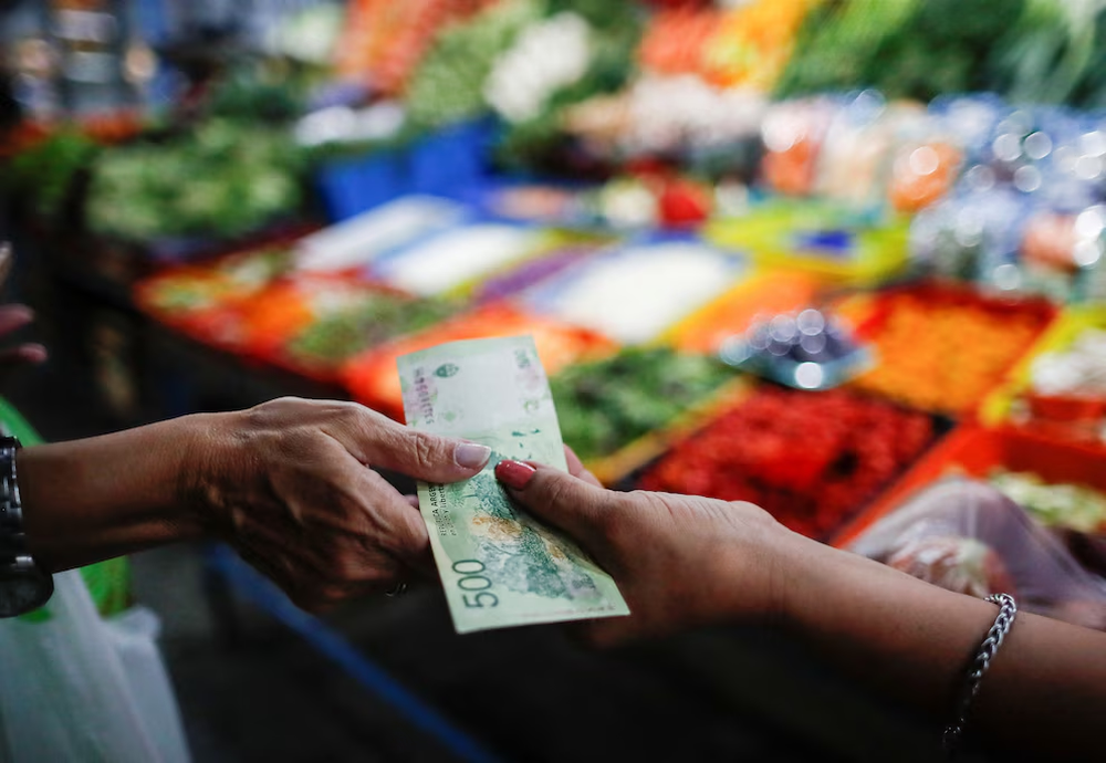 La pérdida de centralidad de la inflación en las encuestas coincidió con un registro de pobreza del 32% en el primer semestre de 2026.&nbsp;