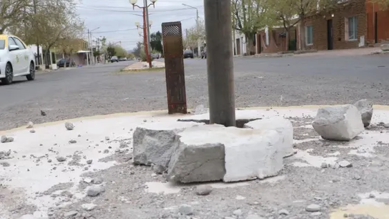 Descontento vecinal por una obra sin terminar que se convirtió en un peligro