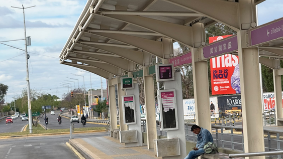 ¿A qué hora vuelven a circular los colectivos en San Juan: retención de servicios de la UTA. Foto: Daniel Arias