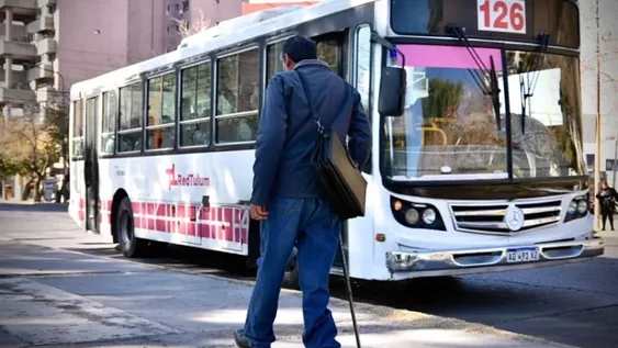 Desde el lunes, las personas con discapacidad podrán viajar gratis en colectivo presentando el CUD y el DNI.