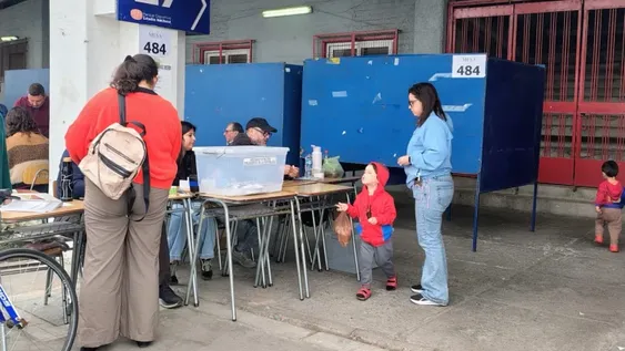 Un especialista de la Secretaría Electoral de Chile explicó cómo es el sistema de votación: mirá el vídeo