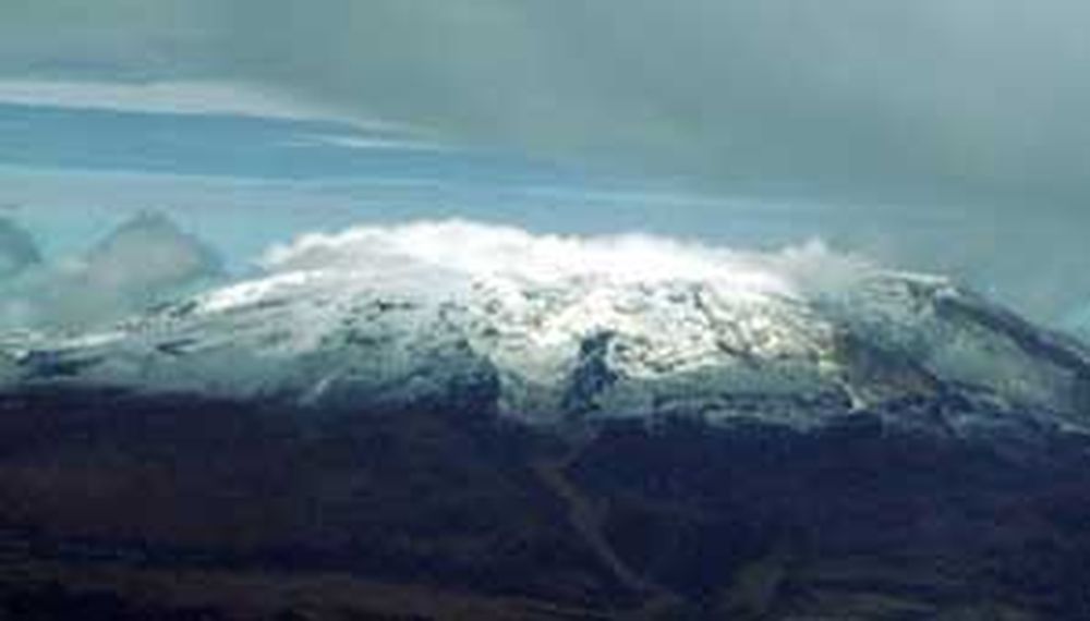 Continúan monitoreando el volcán Nevado del Ruiz