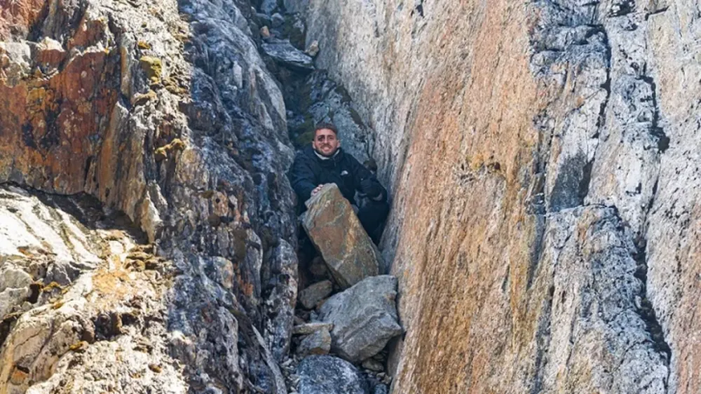 Rescataron a un turista israelí que sobrevivió 24 horas dentro de un glaciar