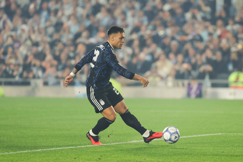 Lautaro Martínez convirtió ante Burkina Faso y alcanzó los 42 goles con la Selección Argentina.