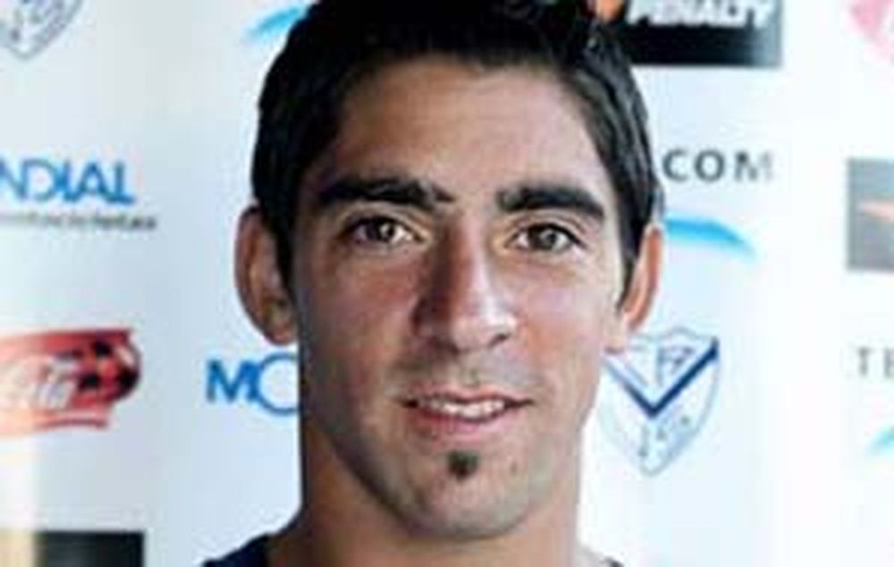 Un jugador de Vélez chocó con un taxi y trató de escapar