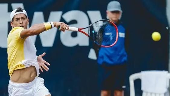 Baéz ganó el duelo criollo y juega la final