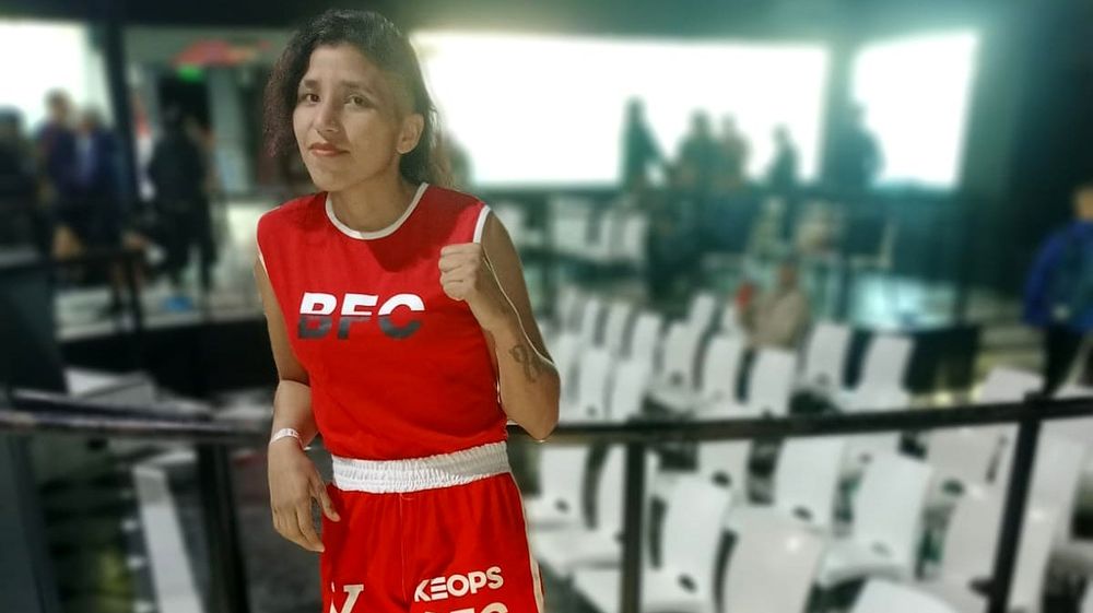 Feliz. Natacha Heredia se consagró campeona nacional de kickboxing en Carlos Paz.