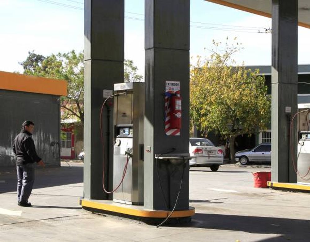 Roban $44.000 de una estación tras golpear y maniatar a empleado