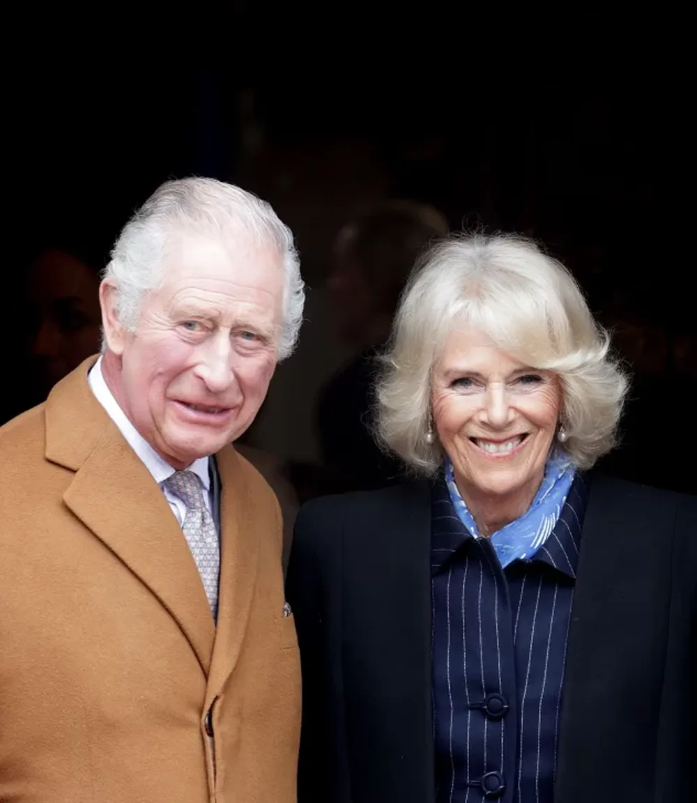 El rey Carlos III, enfermo de cáncer, se encuentra “muy bien”, según la reina Camila