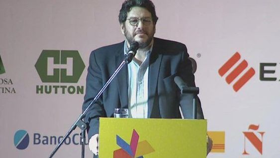 Incidentes durante el discurso de Avelluto en la inauguración de la Feria del Libro