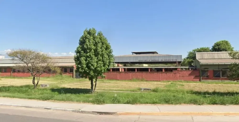 Un alumno de 13 años apuñaló en el pecho a una compañera de curso