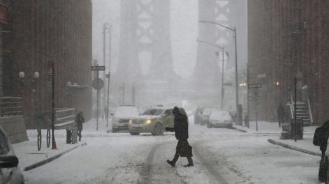 Stella cubre de nieve y paraliza a gran parte de EEUU