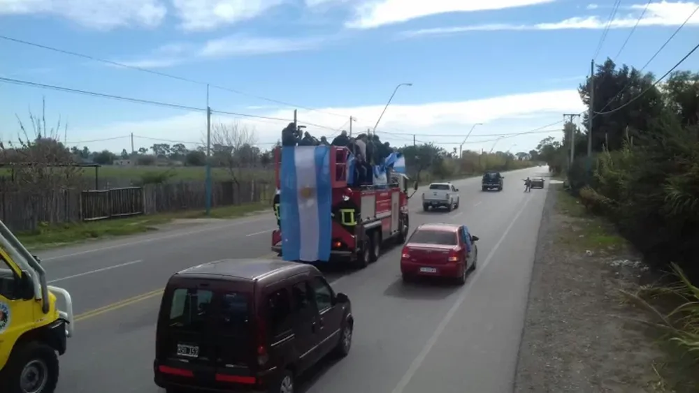 Los excombatientes llegaron a San Juan y fueron recibidos con banderas y aplausos