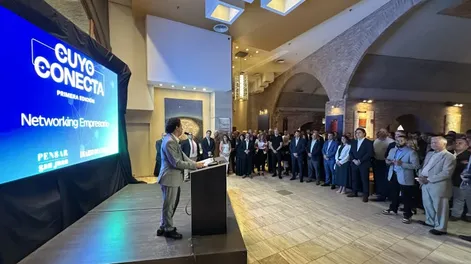 El gerente de DIARIO DE CUYO, Pablo Dellazoppa, ante el empresarios y autoridades del Gobierno sanjuanino.-