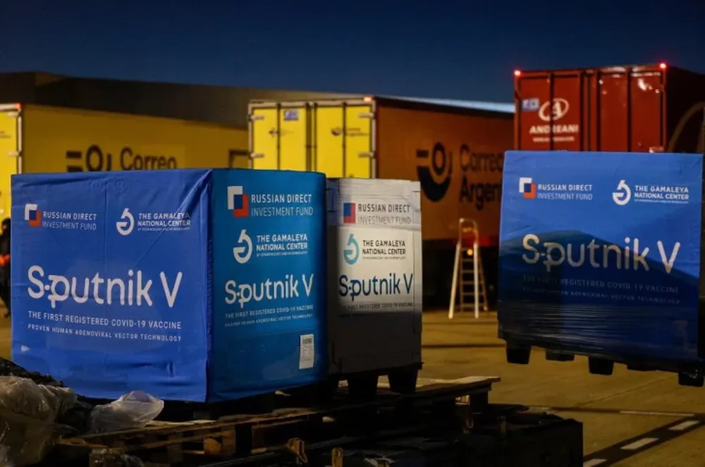 Sputnik: llegan segundas dosis y lunes arranca la producción local