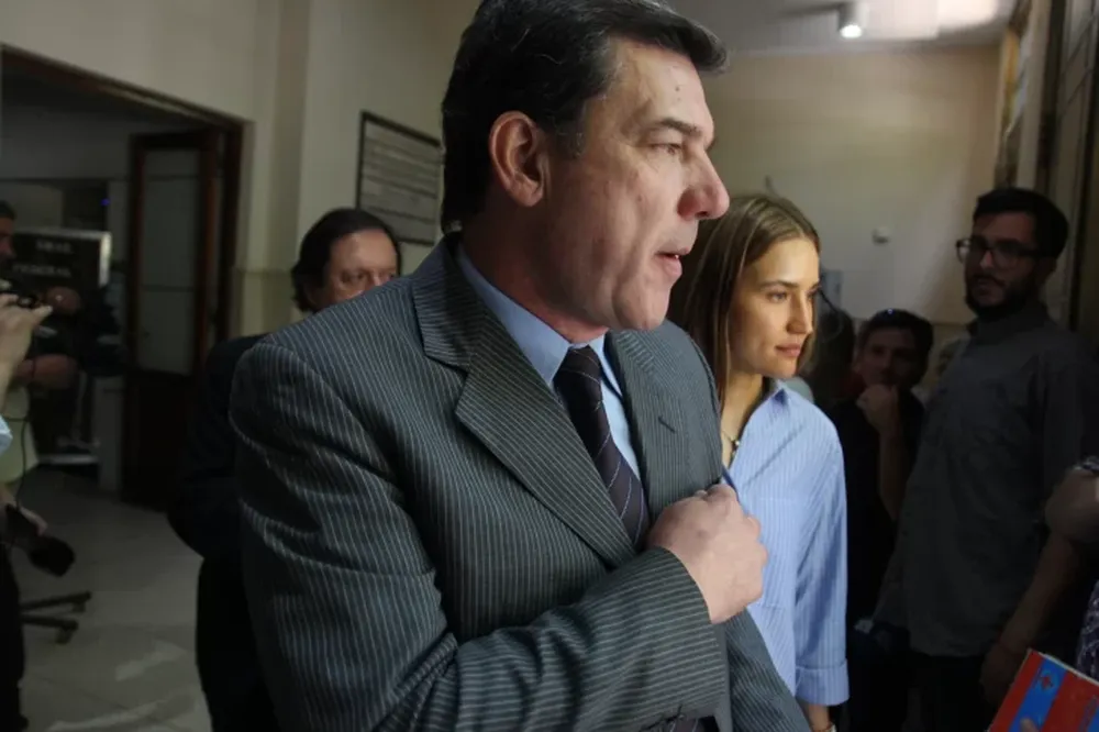 Eduardo Oro saliendo de Tribunales. (Foto Daniel Arias)