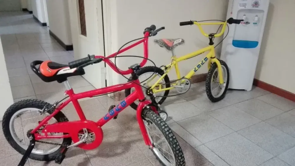 Gran chocolate organizado por Radio Sarmiento para los niños del Barrio Ferroviario